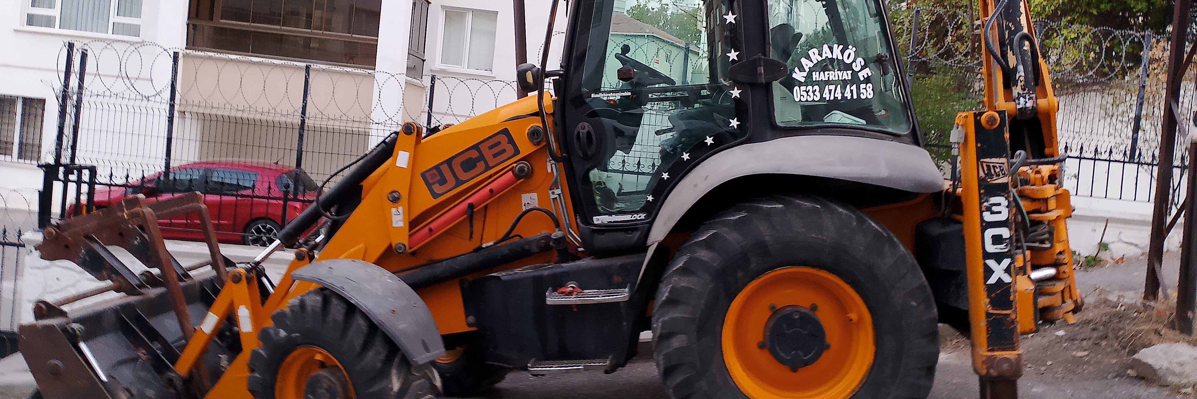 Kazıcı yükleyici / JCB