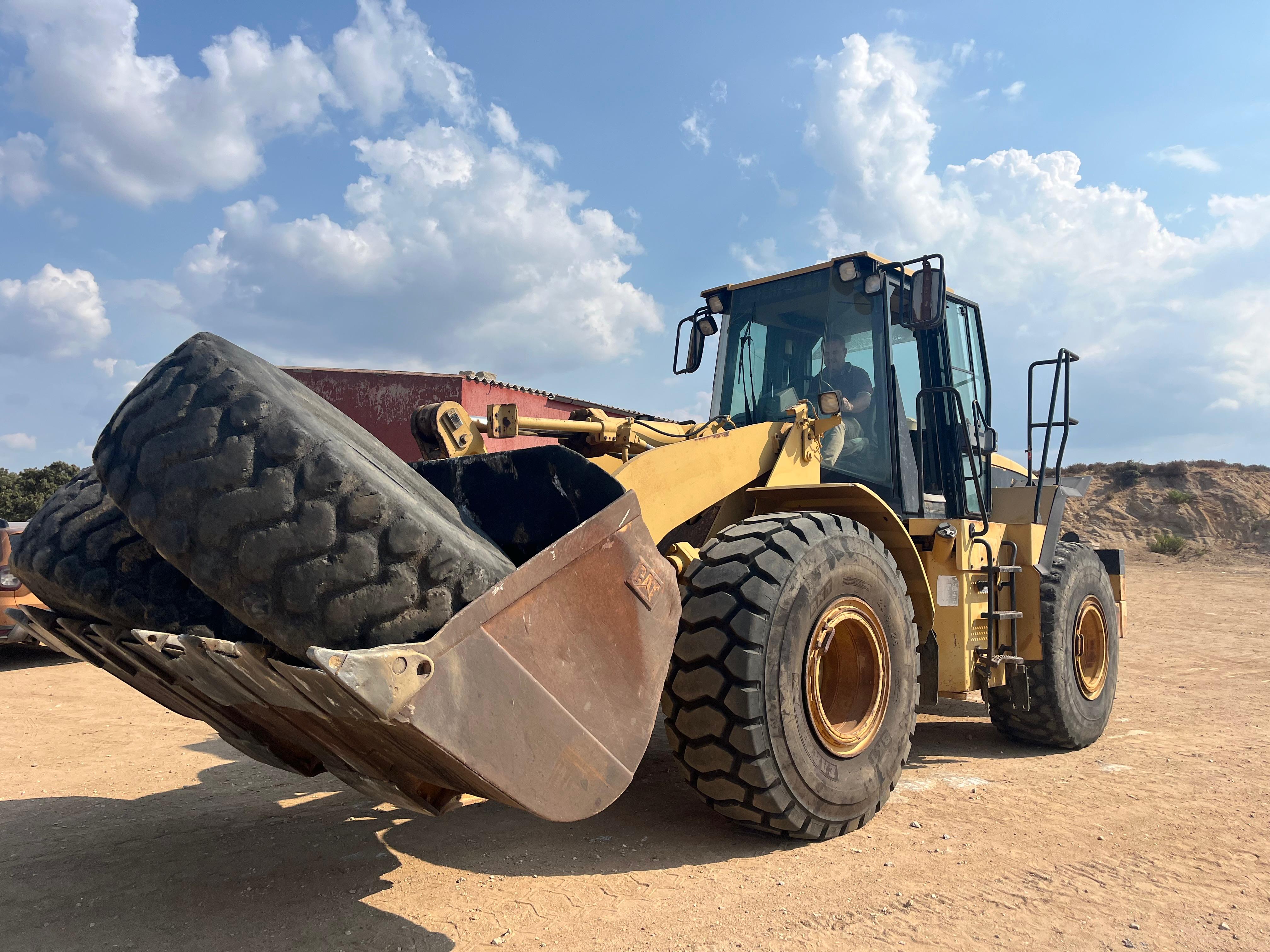 CAT 962G LODER LASTİK TEKERLEKLİ YÜKLEYİCİ